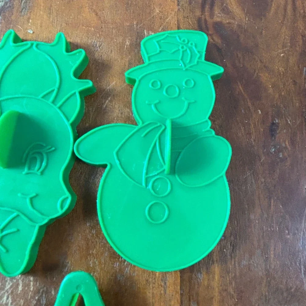 Vintage 1988 Wilton Christmas Cookie Cutter Set 5pc Green Reindeer Snowman Tree